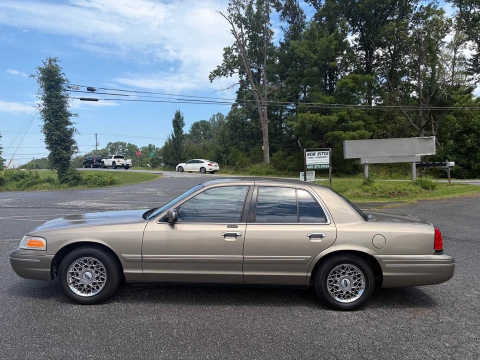 ford crown victoria 2002 2FAFP73W42X100241 image ford crown victoria 2002 2FAFP73W42X100241 image